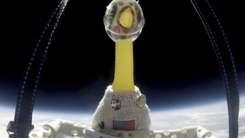 NASA прати гумено пиле в космоса
