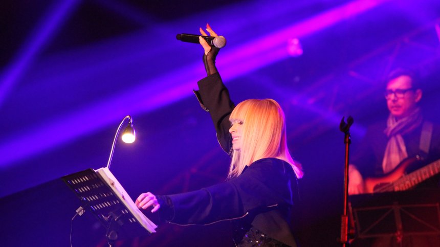 След призива на Наско Сираков: И Лили Иванова дари пари за дълга на "Левски" към НАП