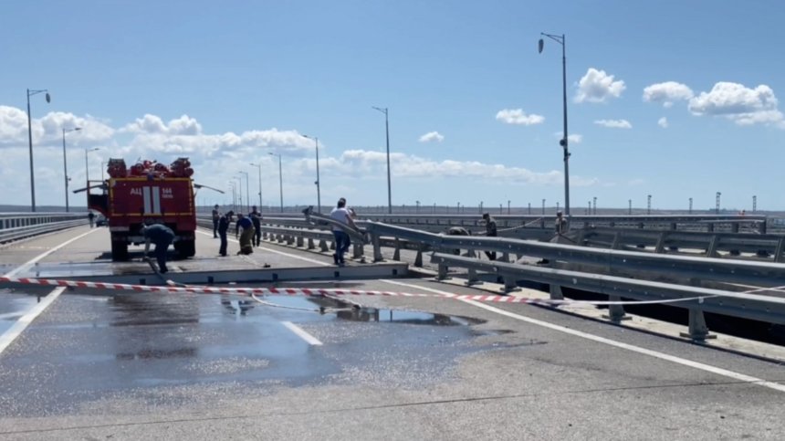 Пуснаха движението по Кримския мост, по-малко от 24 часа след взрива