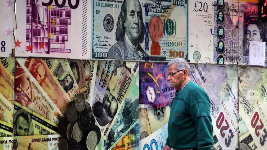 Египет взе спешен заем от $8 млрд., валутата му се срина, лихвите скочиха с 600 пункта