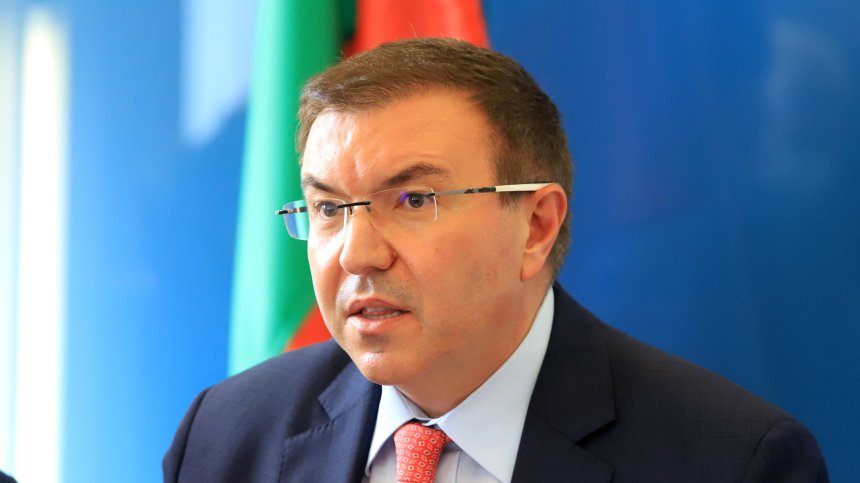 Няма да затваряме градове и КПП-та, обяви здравният министър