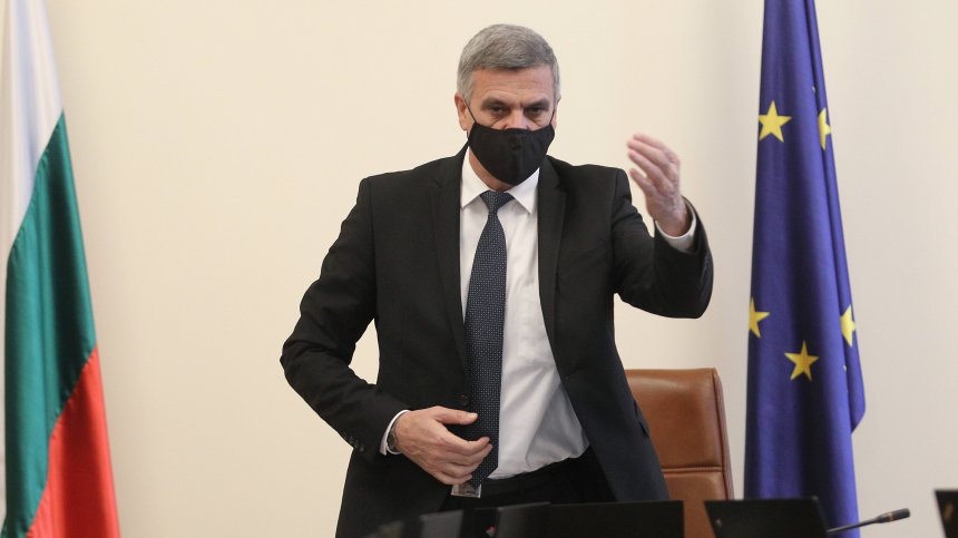 Янев ще отговаря на живо на въпроси на граждани и медии