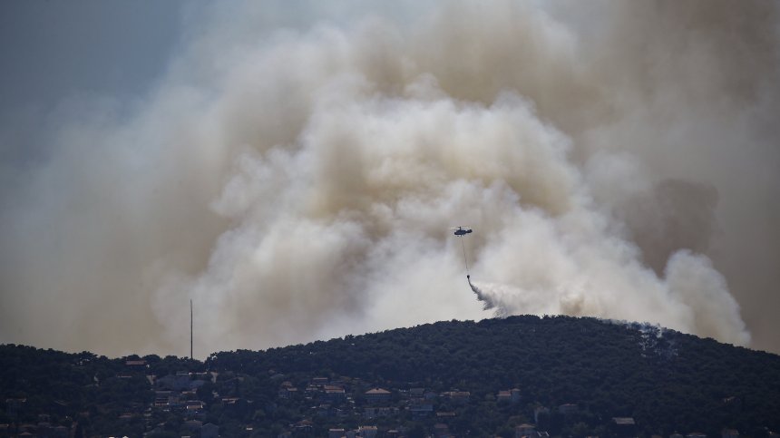 Горски пожар в Измир взе три жертви, гасят го с водни бомби и хеликоптери