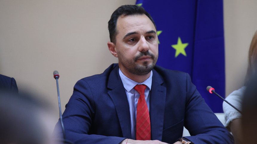 Министър Богданов за наводненията: Всички институции работят в синхрон, наблюдаваме язовирите