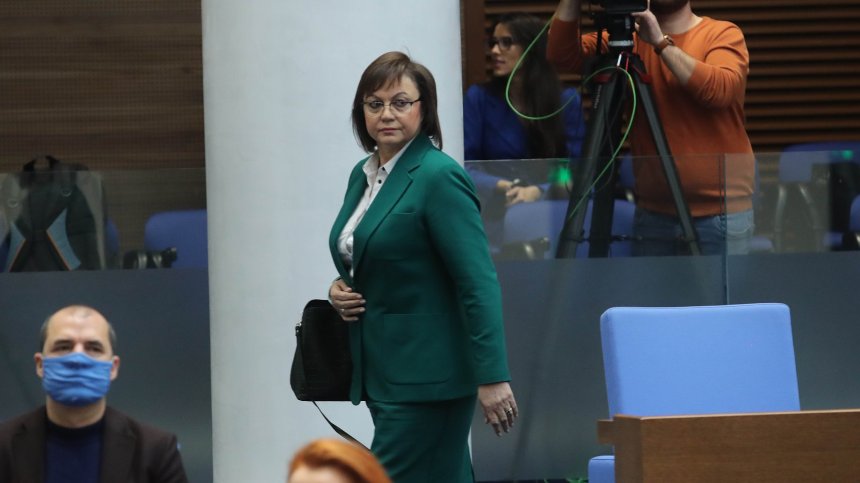 Нинова предупреди: Ако наши общински съветници подкрепят ПП-ДБ-СС, е предателство