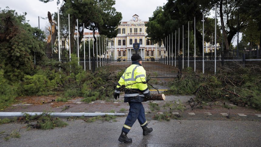 Рязка промяна във времето - силни бури удрят Гърция