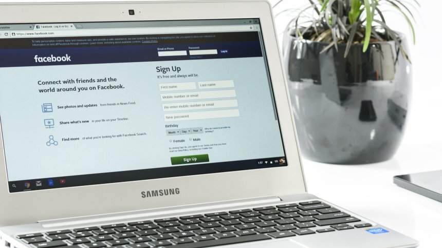 Служителите на Facebook могат да работят от вкъщи до юли 2021 г.