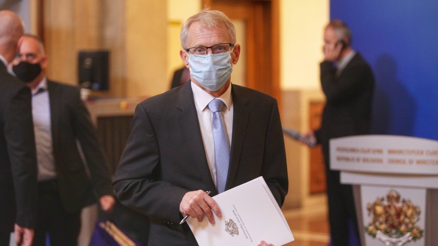 Образователният министър с нова заповед заради коронавируса