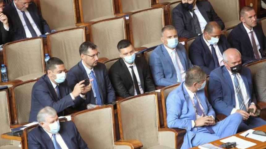 Депутатите се караха 2 часа и накрая не разбраха дали е свалена охраната на главния прокурор