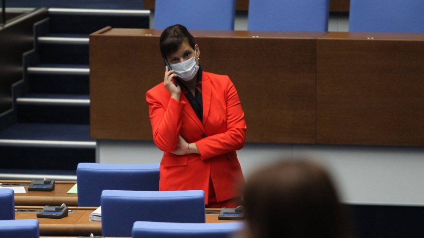 Парламентът реши: Управителите на болници без трудов договор за лекуващи