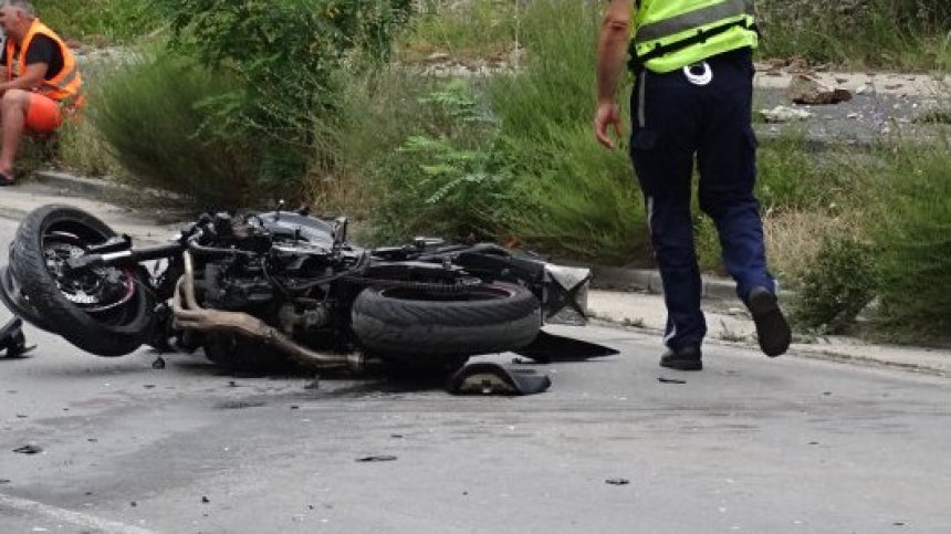 Катастрофа с моторист затвори пътя Котел - Омуртаг