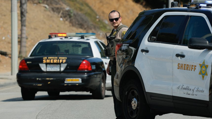 Кола се вряза в тълпа от хора в Лос Анджелис, десетки са ранени