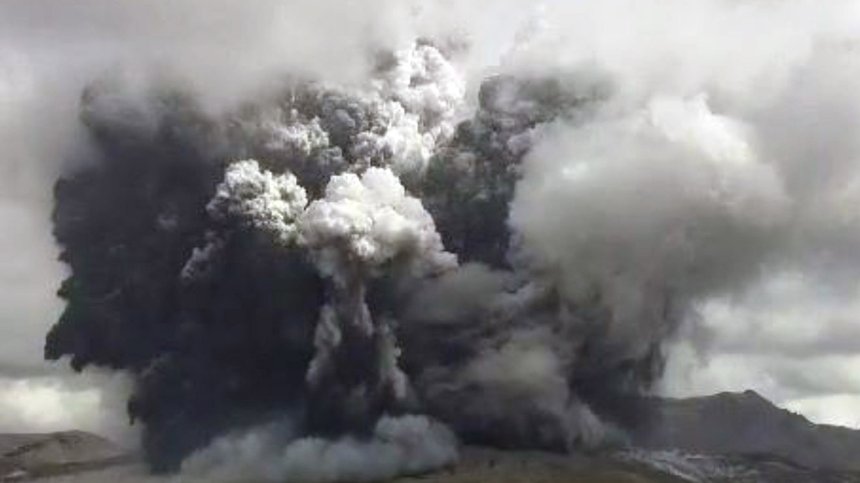 Изригна един от най-големите вулкани в Япония