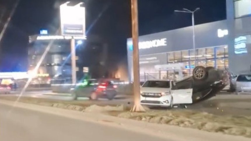 Като каскада от филм: Коли катастрофираха в София, едната е по таван