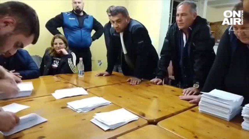 Безпардонни изборни нарушения в Габровница, но замесените отричат случващото се във видеото