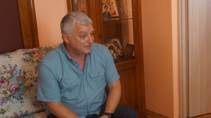 Психолог: Мамините синчета с пари и коли - нещастни хора, безпомощни в обществото
