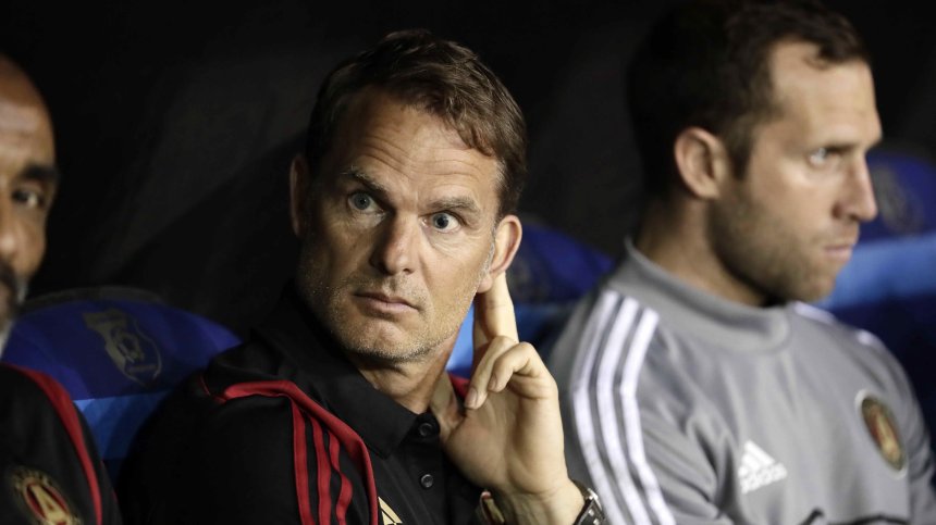 Франк де Бур пое националния отбор на Нидерландия