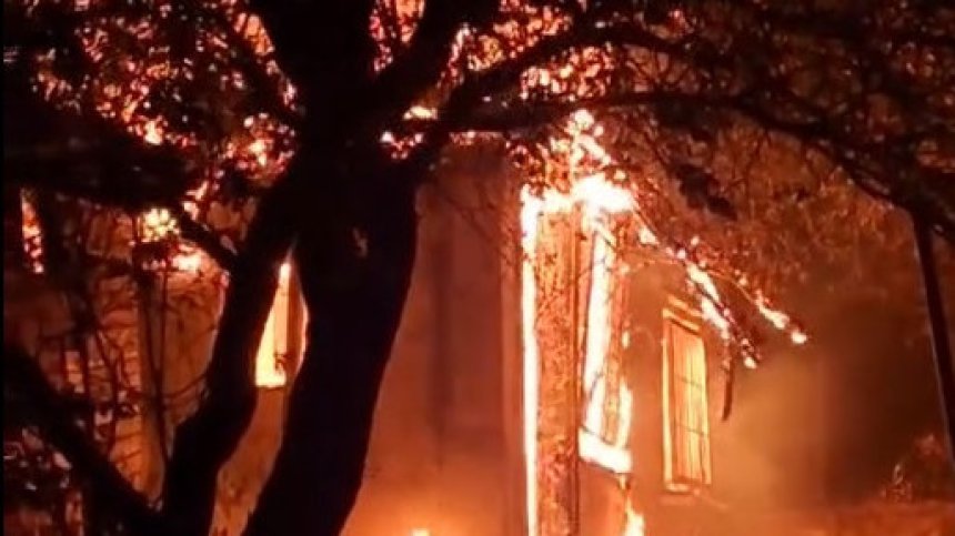 Къща изгоря в пожара край Стара Загора