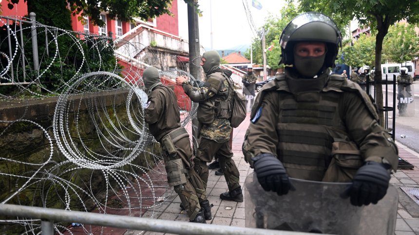 Етническите сърби остават непреклонни, България осъди насилието в Косово