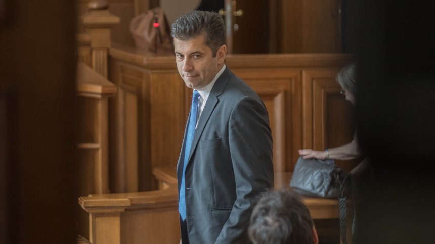 Гласуват оставката на Кирил Петков