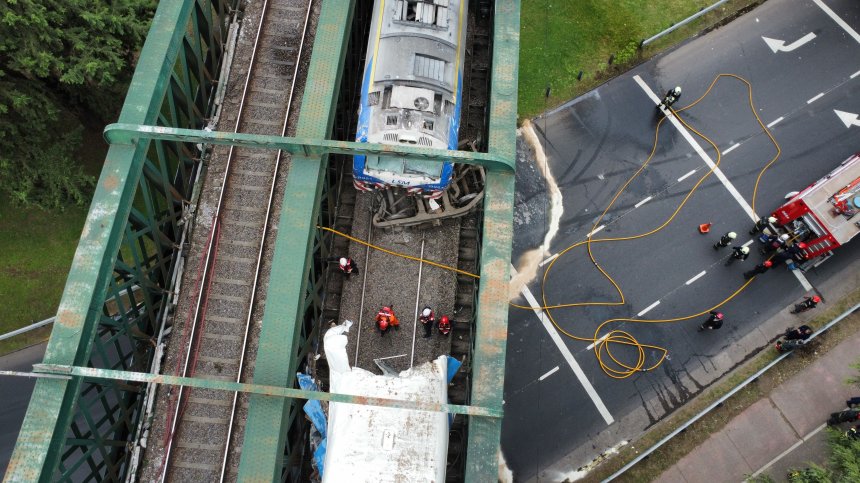 Пътнически влак се сблъска с товарна композиция в Аржентина, има ранени