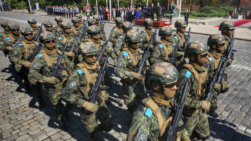 Войските ни зарадваха децата и на възрастните стоплиха сърцата