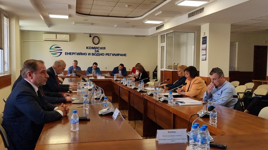 Омбудсманът: Абсурд цената на газа да пада, а хората да плащат по-скъпо парно и топла вода
