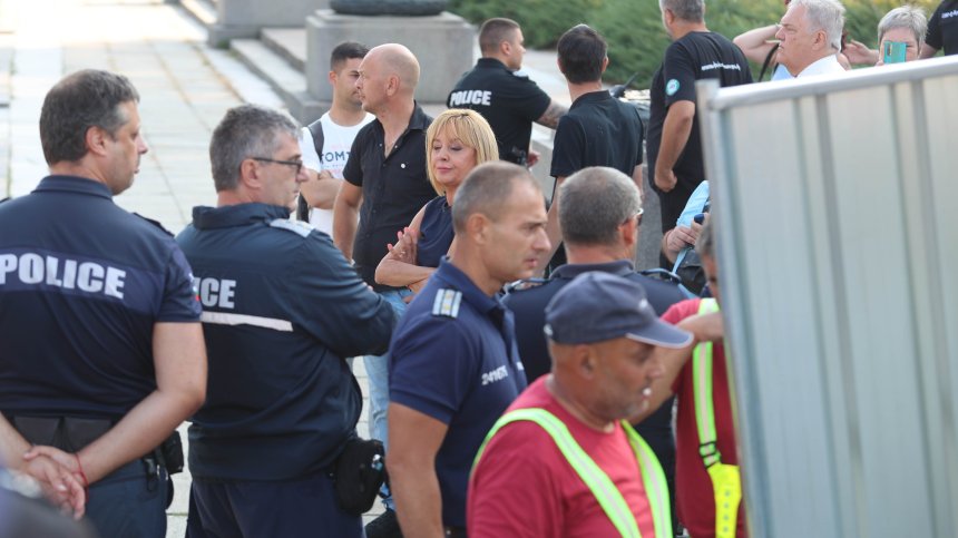 Защитниците на Паметника на Съветската армия предприемат нови действия