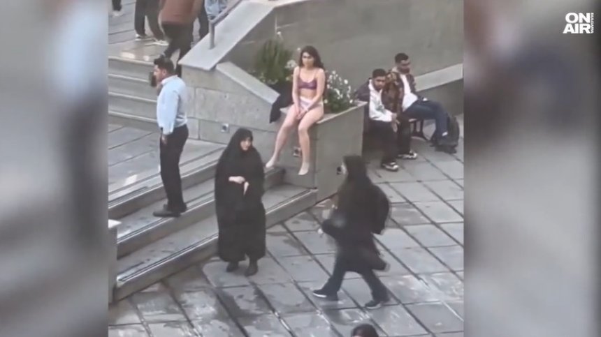 Арестуваха иранката, съблякла се в знак на протест (+ВИДЕО)