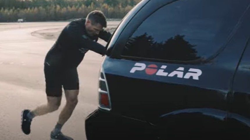 Финландец постави световен рекорд по бутане на кола (+ВИДЕО)