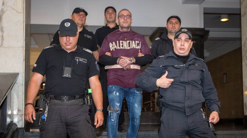 Георги Семерджиев влезе в съда окован в белезници и пранги (СНИМКИ)