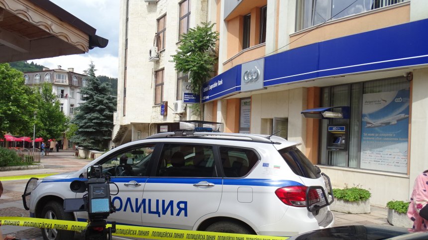 Обирджията от Дупница сам показал на полицията къде е скрил откраднатите 54 хил. лв.