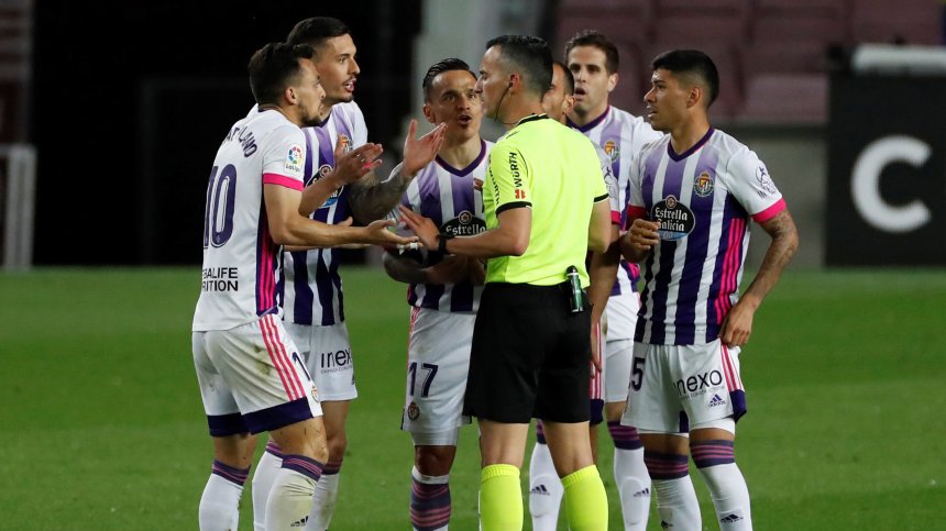 "Реал" (Мадрид) скочи на "Барса" преди "Ел Класико", съдиите ги подпирали