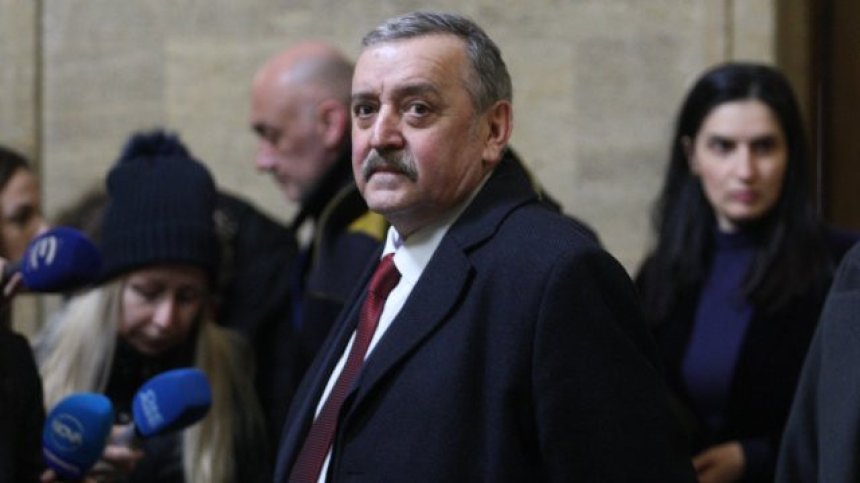 Проф. Тодор Кантарджиев: Болният от грип може да заразява околните 4 дни