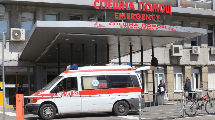 Двама души са приети с комоцио в "Пирогов" след снощните протести