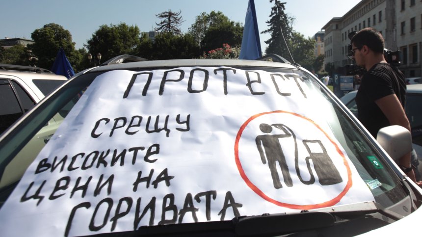 Протестиращите срещу цените на горивата заплашват с митинги из цялата страна