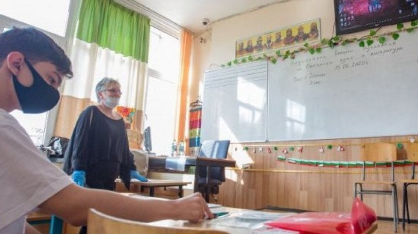 Анкета: 71,2% от учителите подкрепят дистанционното обучение