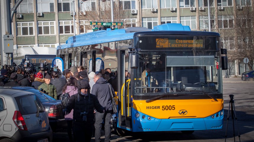 Новото таксуване гневи все повече пътниците в София, искат глобата за валидация да отпадне