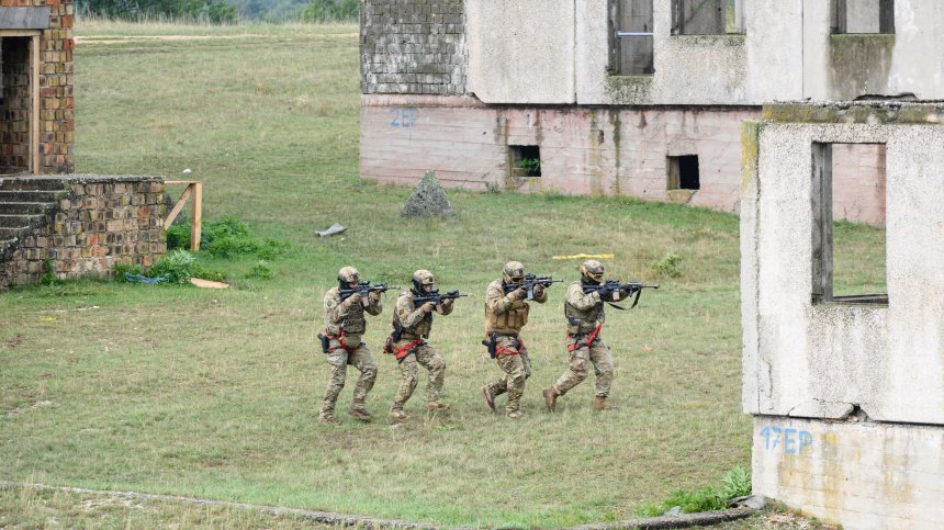 Все повече украинци рискуват с дезертьорство, за да се спасят от военна служба