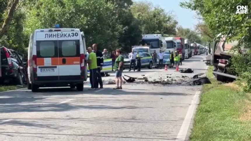 Изправен е бил камионът от трагедията на пътя Русе - Бяла, 3 акта за румънския тираджия от "Витиня"