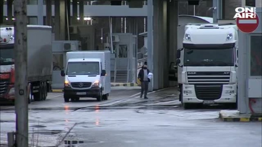 Протест на "Кулата": Шофьори се оплакват от полицейски рекет в Гърция