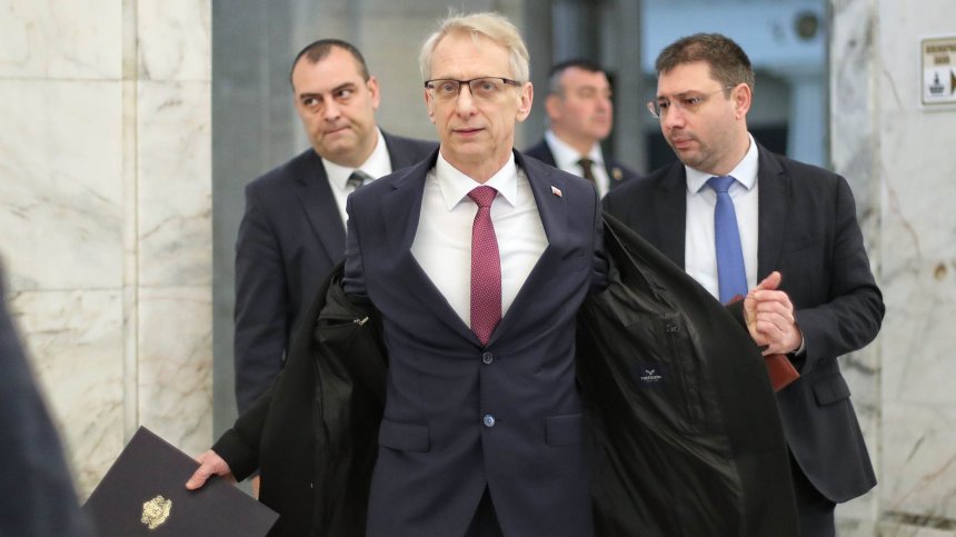 Денков: Няма изискване за плащане на глоби по граничните пунктове