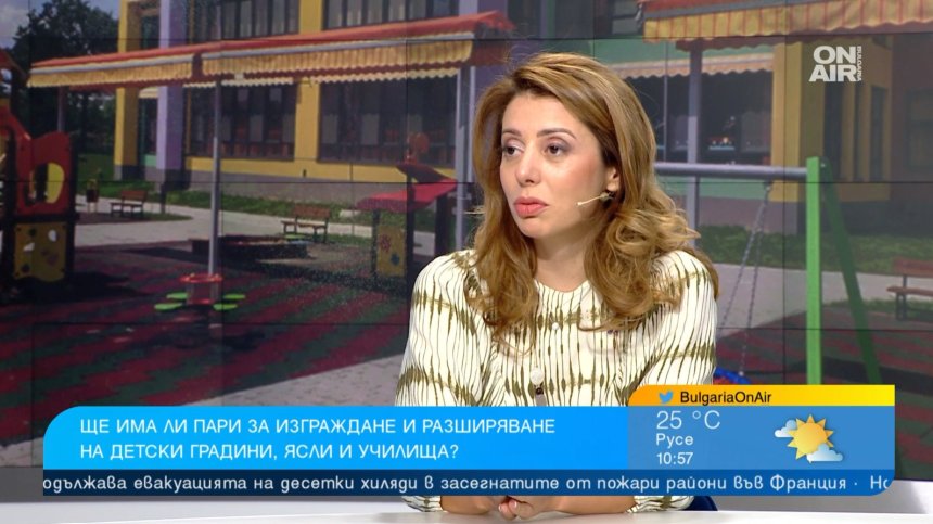 София има нужда от още 30 разширени училища и огромни средства, за да премине към едносменен режим