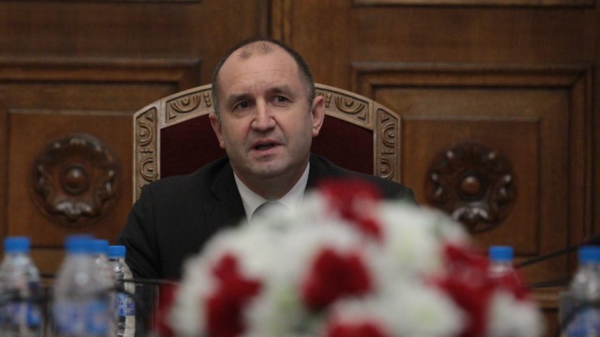 Консултациите при Радев: Ред е на партиите от парламента