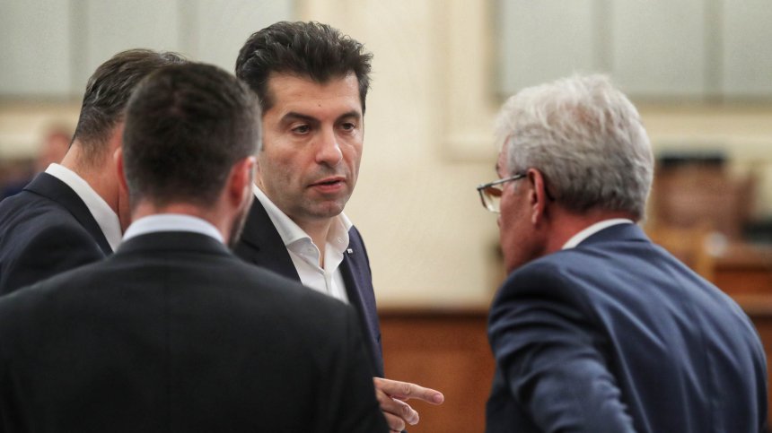 Депутатите пропуснаха темата за минималната заплата, синдикати готвят протести