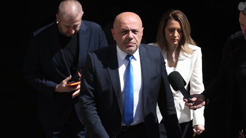 Опозицията в парламента: Ще гласуваме "против" правителството на Радев