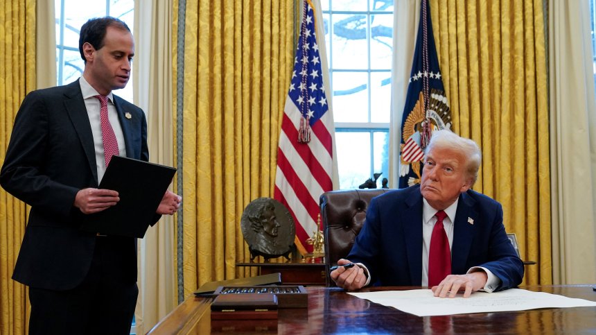 Доналд Тръмп подписа указ за строги мита върху вноса от Канада, Мексико и Китай