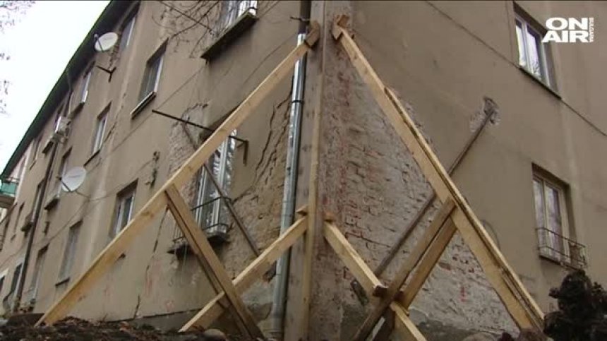 Блок в "Илинден" се руши под краката на живеещите в него