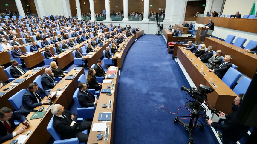 Депутатите гласуват бюджетите на ДОО и НЗОК на първо четене в зала