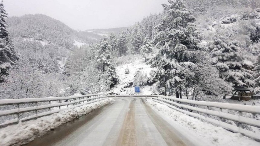АПИ: Всички пътища са проходими при зимни условия  